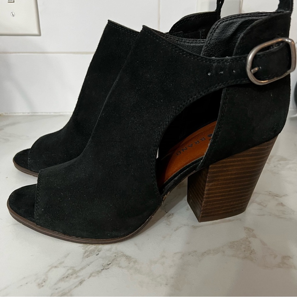 Lucky Brand Suede Peep Toe Black Shootie Sandals sz 10 - Picture 1 of 13